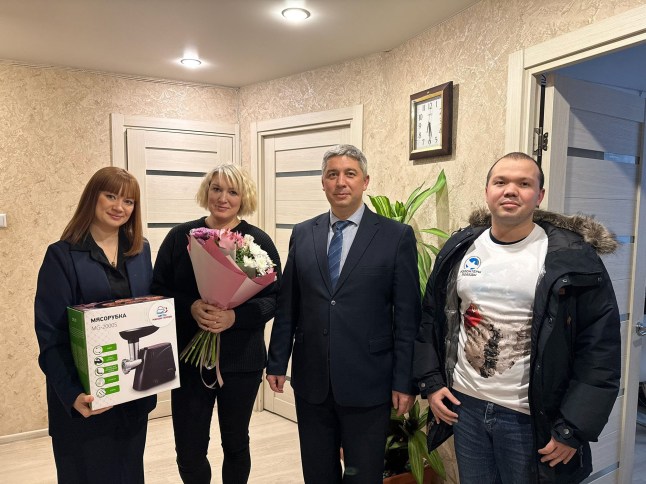 Vladimir Putin???s ruling political party United Russia has caused outrage by gifting meat grinders to mothers who lost their sons in what is often called his ???meat grinder??? war in Ukraine, where hundreds of thousands have perished on his cannon fodder frontlines.