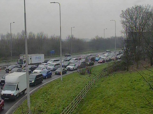 HEATHROW TRAFFIC D EV FIRE IN TUNNEL Camera: 52250 - M4 24/9K J4 Refresh The carriageway closest to the camera is Westbound