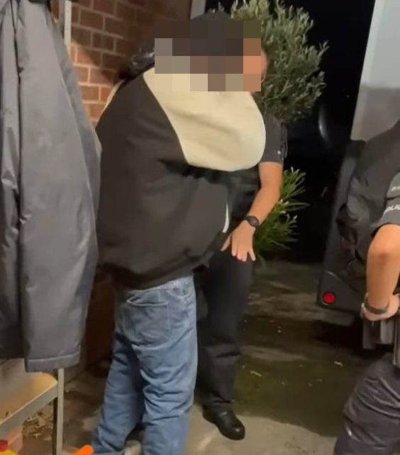 Couple Adrian and Joanne Fenton who found migrant clinging to their motorhome after crossing the channel are FINED ?1,500 by Home Office https://www.facebook.com/joanne.fenton.10/posts/pfbid0dvhW1FZy6SSDfa8e46edwXrAM8aNicR1RtqZqUQ78w3VHqDyP7siTKytYW9bxDEXl?locale=en_GB