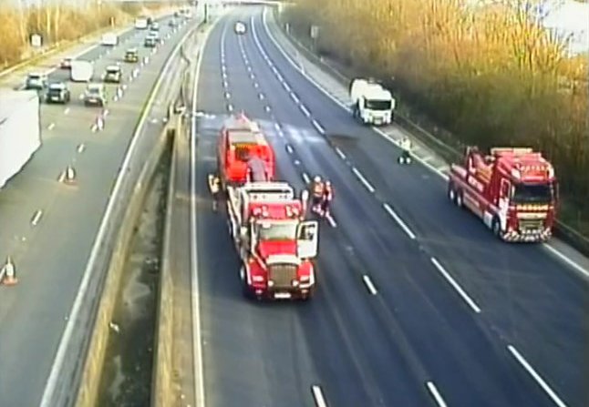 The #M6 in #Lancashire remains closed northbound between J31 and J32 near #Preston following a collision involving a lorry. Due to a significant diesel spill, the road is expected to remain closed all day. Lane 4 is also closed southbound due to barrier damage. SEVERE delays.