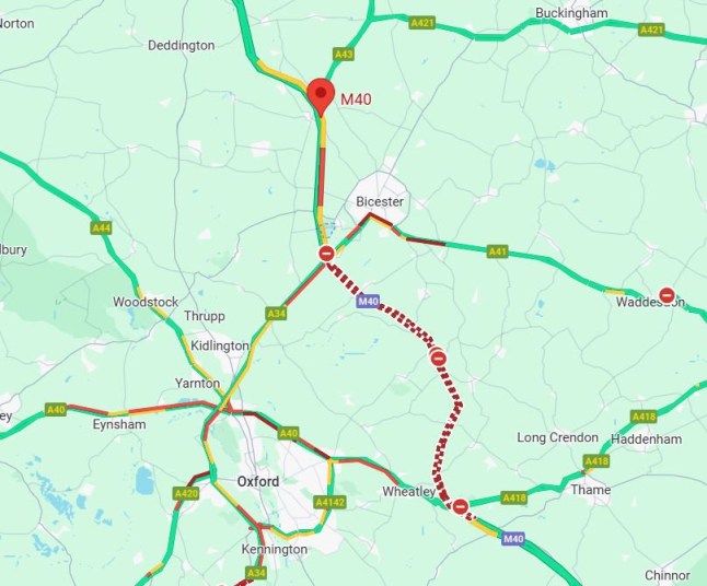 A map shows where the M40 is closed after a fatal crash which killed two men between J9 and J8A.