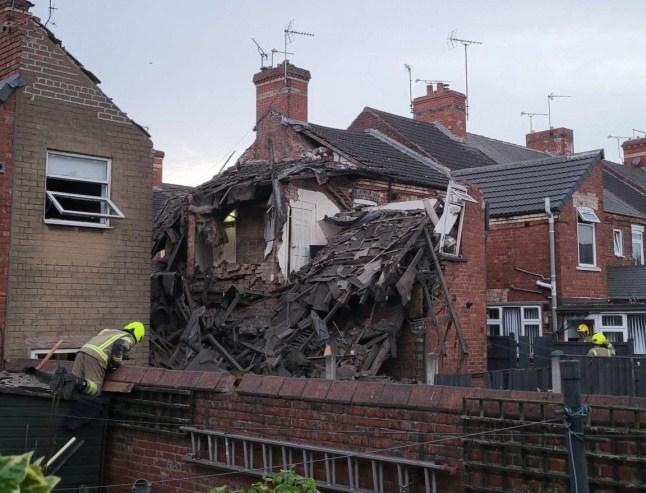 Huge blast as Worksop 'house explodes' as police urge people to stay away Local residents reported hearing a loud noise or 'explosion' in the area of John Street in Worksop as the police have urged members of the pubic to avoid the area