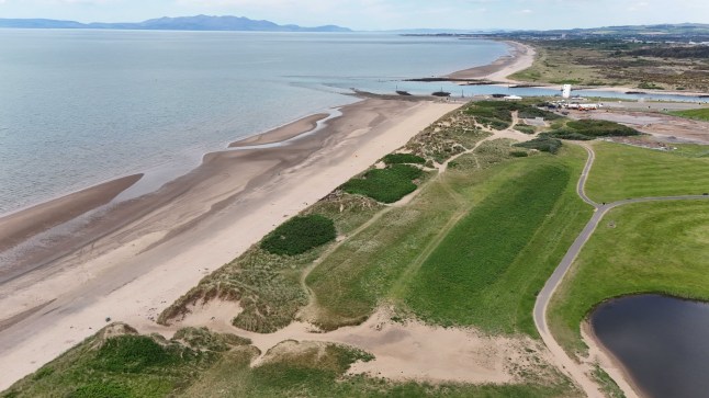 Teenager dies after disturbance at Irvine Beach, in North Ayrshire. 18th May 2025 Picture -Police officers at the scene. Photographer - Stephen Gibson /Buchanan Photos ?? 2025UK