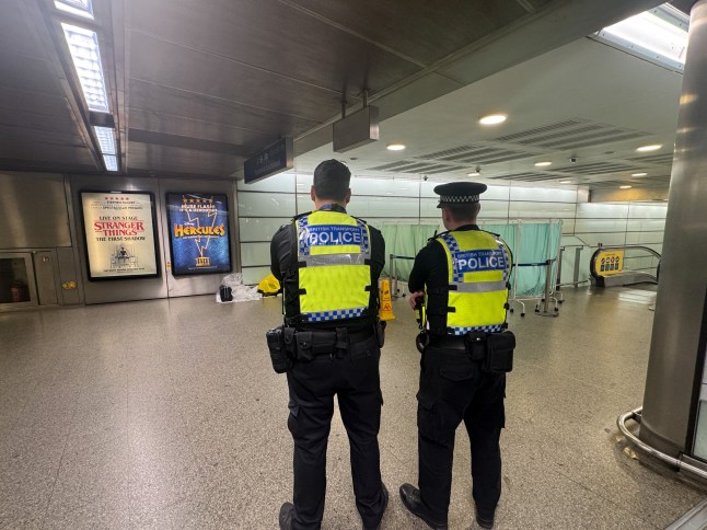 A major police investigation is underway after a man was found unconscious inside St Pancras International station on Monday evening, prompting a significant emergency services response. Man Treated at the Scene by Paramedics At around 9.18pm, emergency crews were called to reports of a man collapsing at the top of the Thameslink escalators inside the busy transport hub. Eyewitnesses described a disturbing scene as London Ambulance Service medics erected medical privacy screens and began resuscitation efforts, which reportedly included the use of a blood transfusion bag. A witness told UKNIP ???I saw around eight police vehicles ??? cars and a van ??? lined up outside on both sides of the station. I saw an unconscious man being worked on by paramedics??? They were trying to resuscitate him.??? Investigation Underway by British Transport Police British Transport Police (BTP) confirmed they are investigating the incident and issued a public appeal for information. In a statement, a spokesperson said: ???Officers are aware of an incident tonight (28 July) at St Pancras station and are investigating. If anyone has information, please text 61016 or call 0800 40 50 40 quoting reference 655 of 28 July.??? While the station remained open to the public during the response, a large police presence was visible, including multiple vans and patrol units. Links to Tommy Robinson Appearance Unconfirmed The incident follows earlier online speculation that far-right figure Tommy Robinson (real name Stephen Yaxley-Lennon) had been present at the station earlier in the day, seen handing out flyers and promoting a demonstration. However, police have not confirmed any link between Robinson and the ongoing investigation. Witness footage shared online appears to show a man wearing similar clothing to Robinson sustaining a facial injury, but the timeline and relevance to the incident remain unclear. No official statement has been issued by Robinson or his representatives at the tim
