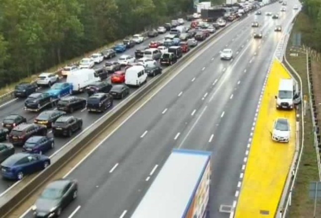 The M25 remains CLOSED clockwise between J25 Cheshunt and J27 M11 due to a multi vehicle collision. Congestion Location The M25 anticlockwise between junctions J27 and J26 Reason Congestion Status Currently Active Return To Normal Normal traffic conditions are expected between 18:30 and 18:45 on 14 September 2025 Delay There are currently delays of 10 minutes against expected traffic