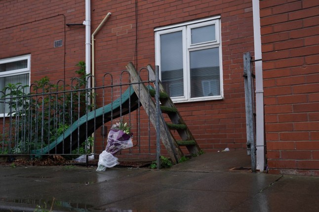 BGUK_3353384 - Thornaby, UNITED KINGDOM *STRICTLY NOT AVAILABLE FOR MAIL ONLINE* Police and forensic teams remain at Hartington Close in Thornaby following the tragic death of a two-year-old girl. A single bunch of flowers rests near a child's slide outside the home as investigations continue. A 25-year-old woman and a 21-year-old man have been arrested and are currently being questioned. Alexander Walker and Harrison Simpson are to appear at Teesside Magistrates Court charged with Murder. *PICTURES TAKEN ON THE 15/09/2025* Pictured: GV, General View BACKGRID UK 17 SEPTEMBER 2025 BYLINE MUST READ: TERRY BLACKBURN / BACKGRID UK: +44 208 344 2007 / uksales@backgrid.com USA: +1 310 798 9111 / usasales@backgrid.com *Pictures Containing Children Please Pixelate Face Prior To Publication*