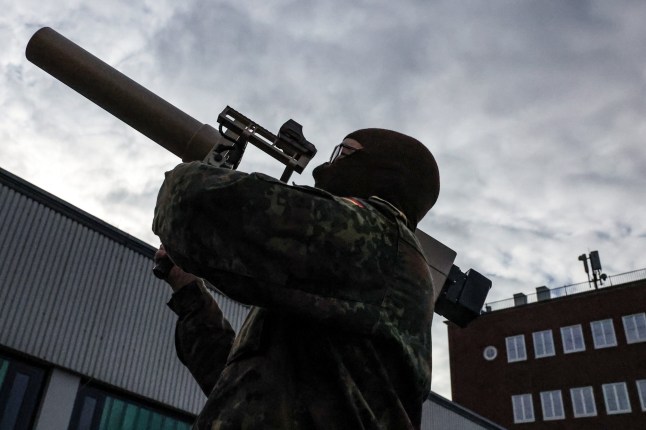 epa12407039 A soldier of the German armed forces Bundeswehr uses an HP 47 drone jammer during the German Armed Forces and civilian authorities' military exercise 'Red Storm Bravo' in Hamburg, Germany, 26 September 2025. The exercise practices the arrival of troops in the port of Hamburg and their onward deployment. EPA/FILIP SINGER