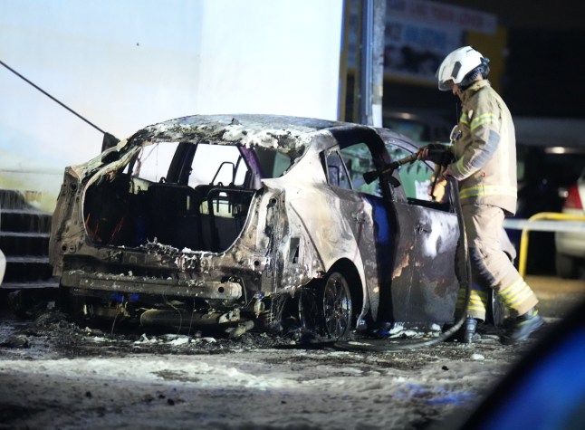 ARSON ATTACK AT PEACHAVEN MOSQUE - WE HAVE VIDEO OF ARSON BEING SET - CONTACT BARRY KEEVINS 07515 382 675