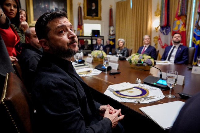 WASHINGTON, DC - OCTOBER 17: Ukrainian President Volodymyr Zelensky (L) attends a during a lunch meeting with U.S. President Donald Trump at the White House on October 17, 2025, in Washington, DC. President Trump, fresh off a ceasefire agreement between Israel and Hamas, is hosting President Zelensky for a bilateral lunch in the Cabinet Room in hopes of advancing a peace deal between Russia and Ukraine. (Photo by Andrew Harnik/Getty Images)