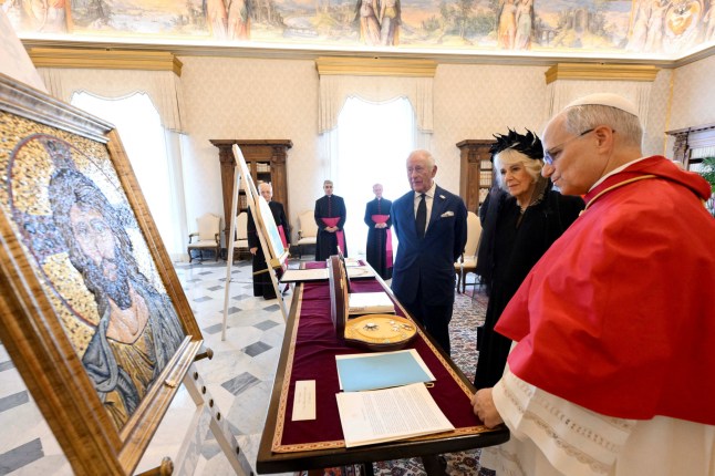 Pope Leo XIV meets with Britain's King Charles and Queen Camilla during a private audience at the Vatican October 23, 2025. Vatican Media/Handout via REUTERS ATTENTION EDITORS ??? THIS IMAGE WAS PROVIDED BY A THIRD PARTY.