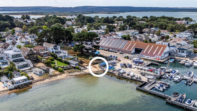 BNPS.co.uk (01202 558833) Pic: BNPS Pictured: The fence (circled). Get orf my beach.. Sandbanks residents have instructed lawyers to take legal action after a 'public' beach behind a row of multi-million mansions was fenced off in an apparent 'land-grab'. For decades people have enjoyed unrestricted access to the sandy foreshore on the northern side of the exclusive peninsula in Poole Harbour, Dorset. It is a favourite spot for dog walkers, sea swimmers and paddlers and for those taking in a sunset stroll.