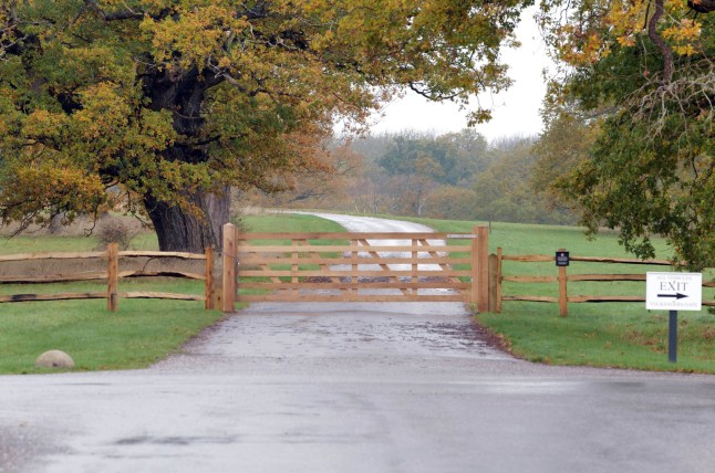 W8media. NO CREDIT W8media Windsor great park. A large section of Windsor greta park has now been fenced off due to Prince William moving into his new home. The Eco friendly Prince has opted for an attractive natural wooden fence to go round the perimeter of the new home. Please see story for more info. 03/11/2025.