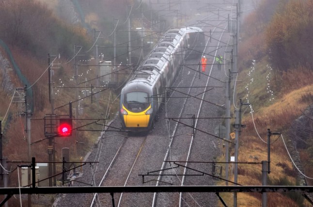 Dated: 03/11/2025 Workers on the scene in Shap, Cumbria, where a rail derailment led to a rapid emergency response this morning (MON) with authorities declaring it as a major incident. See story North News
