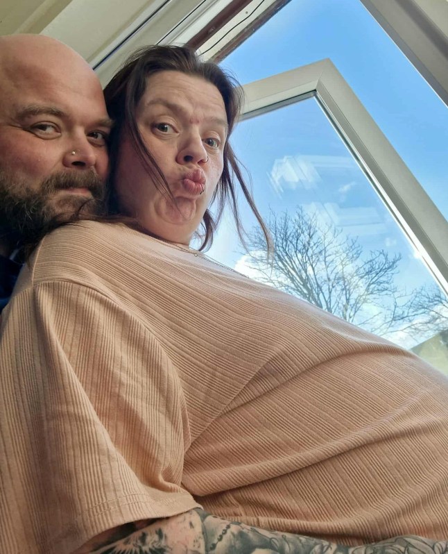 Jade Tabrar and Adam Kemp. A bride with terminal cancer died in the arms of her new husband and 'soulmate' just hours after they were married. Jade Tabrar, 37, and Adam Kemp, 42, were married at a small ceremony as she battled stomach cancer on November 3.Mum-of-five Jade had been diagnosed August 2023 after losing four stone, struggling to eat during her pregnancy and suffering stomach pains.The couple decided to get married after finding out Jade had just three months to live. Photo released 10/11/2025