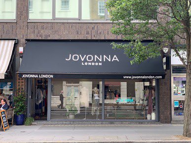 3549391 Shocking moment thieves steal over ?1.7k of items from clothing store