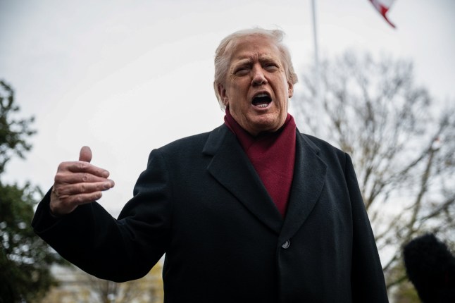 epa12542651 US President Donald Trump speaks to members of the media on the South Lawn of the White House before boarding Marine One in Washington, DC, USA, 22 November 2025. EPA/GRAEME SLOAN / POOL