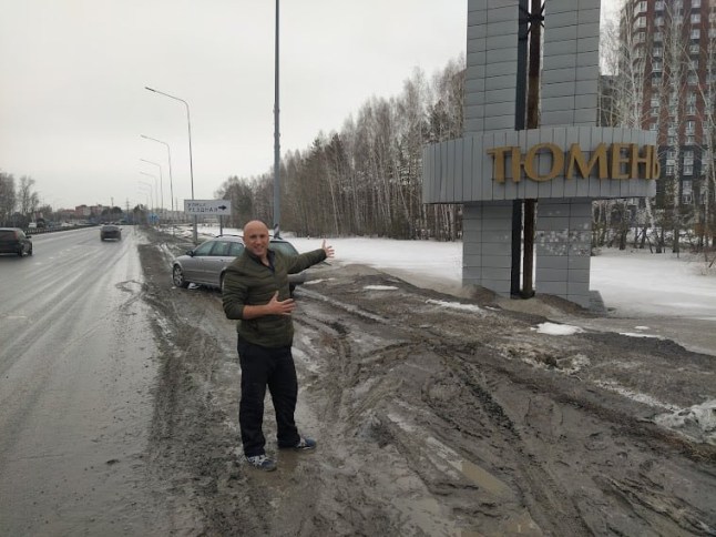 Pictured Graham Phillips - taken from his facebook page https://www.facebook.com/GrahamWPUK/photos A British pro-Kremlin stooge accused of war crimes in Ukraine is a former sex blogger who even appeared on the BBC to brag about his love of using prostitutes. Nottingham-born Graham Phillips, 38, is now facing the threat of prosecution or being stripped of his British passport for conducting a menacing interview with captive fighter Aiden Aslin