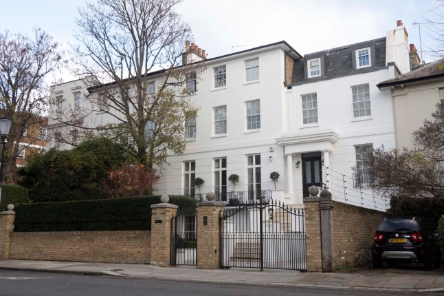 25/11/25 Pictured: 5 Ladbroke Terrace, London Caption: 5 Ladbroke Terrace is a ??44MILLION townhouse, the owner has installed electric fence to 'keep out foxes'