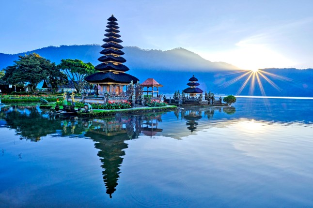 Indonesia, Bali, Bedugul, Ulun Danu temple on Lake Bratan early morning