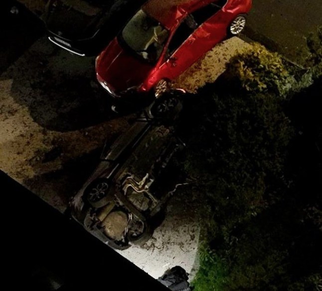 Date: 21.12.25 Byline/ Credit: YappApp 07479723877 18-Year-Old Teenager Dies in Baildon Car Crash Multiple Arrests Made A serious road traffic collision occurred on West Lane, Baildon, in the early hours of Saturday 20 December. Emergency services attended at 12.55am after a grey Ford Fiesta crashed into the garden of a property. An 18-year-old male driver was pronounced dead at the scene. A 17-year-old female passenger was taken to hospital with serious injuries and is now in a serious but stable condition. The Fiesta is believed to have been travelling with a white Suzuki Swift SZ3 shortly before the crash. Three 18-year-old males have been arrested on suspicion of causing death by dangerous driving. A 40-year-old man has been arrested on suspicion of dangerous driving and assisting an offender. West Yorkshire police said: https://www.westyorkshire.police.uk/news-appeals/appeal-fatal-road-traffic-incident-baildon-bradford Byline: YappApp Minimum per use, irrespective of any previous use: Fee: ??150 print ??50 internet use Byline: YappApp