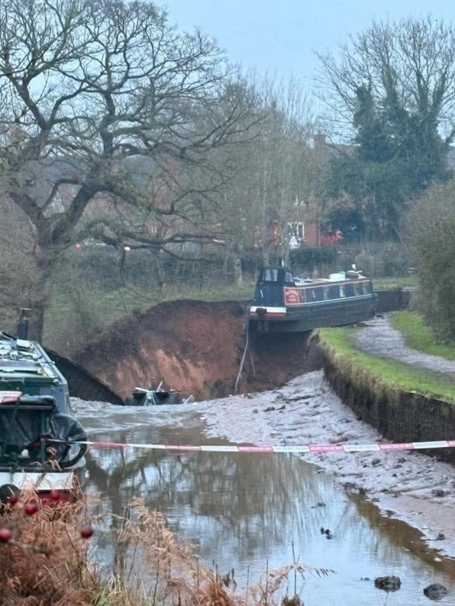 Lockside Cafe esopdSnrot0a63t49u m 3927cghgic1 8 930t2a87iihl8gt540tuf1 3 4i7f8m ? Huge sink hole near bridge 31 just north from Lockside Cafe, nobody reportedly injured thank goodness, but walkers travelling south be aware the towpath is?not there. Sending love to those impacted on their journeys or homes. #whitchurch #canal #canalboats #shropshireunioncanal #locksidecafe