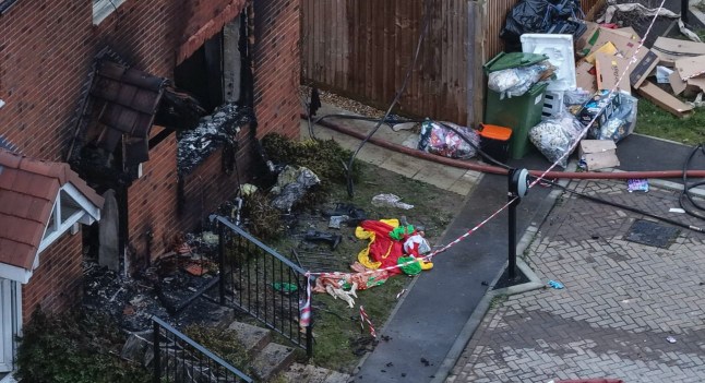 UKNIP Crews are currently responding to a house fire in Hamstreet, Ashford. People living or travelling near this area are being advised to close windows and doors due to smoke coming from the incident and to also stay away from the area. Six fire engines and a height vehicle are currently in attendance and crews are working hard to contain the fire and extinguish the flames. Please share this information with any loved ones in the area who may be affected but do not have access to the internet.