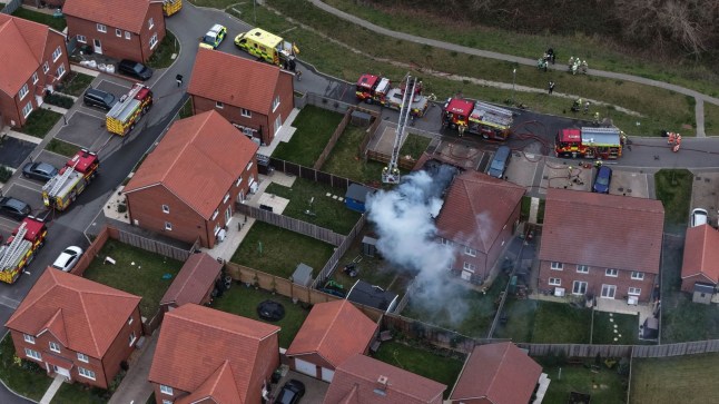 UKNIP Crews are currently responding to a house fire in Hamstreet, Ashford. People living or travelling near this area are being advised to close windows and doors due to smoke coming from the incident and to also stay away from the area. Six fire engines and a height vehicle are currently in attendance and crews are working hard to contain the fire and extinguish the flames. Please share this information with any loved ones in the area who may be affected but do not have access to the internet.