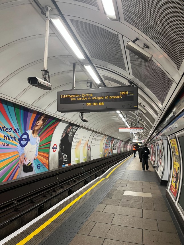 London commuters stuck on trains after entire Victoria line goes down Oxford Circus Victoria Line northbound